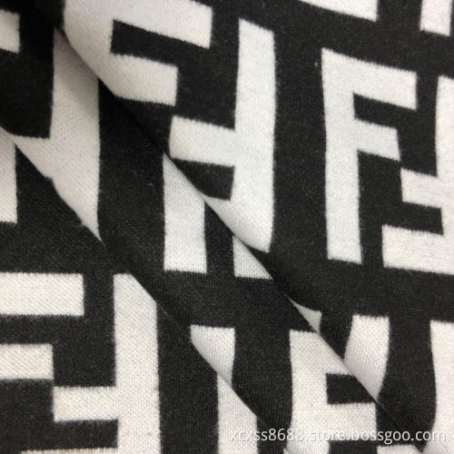 Jacquard stickat plaggetyg